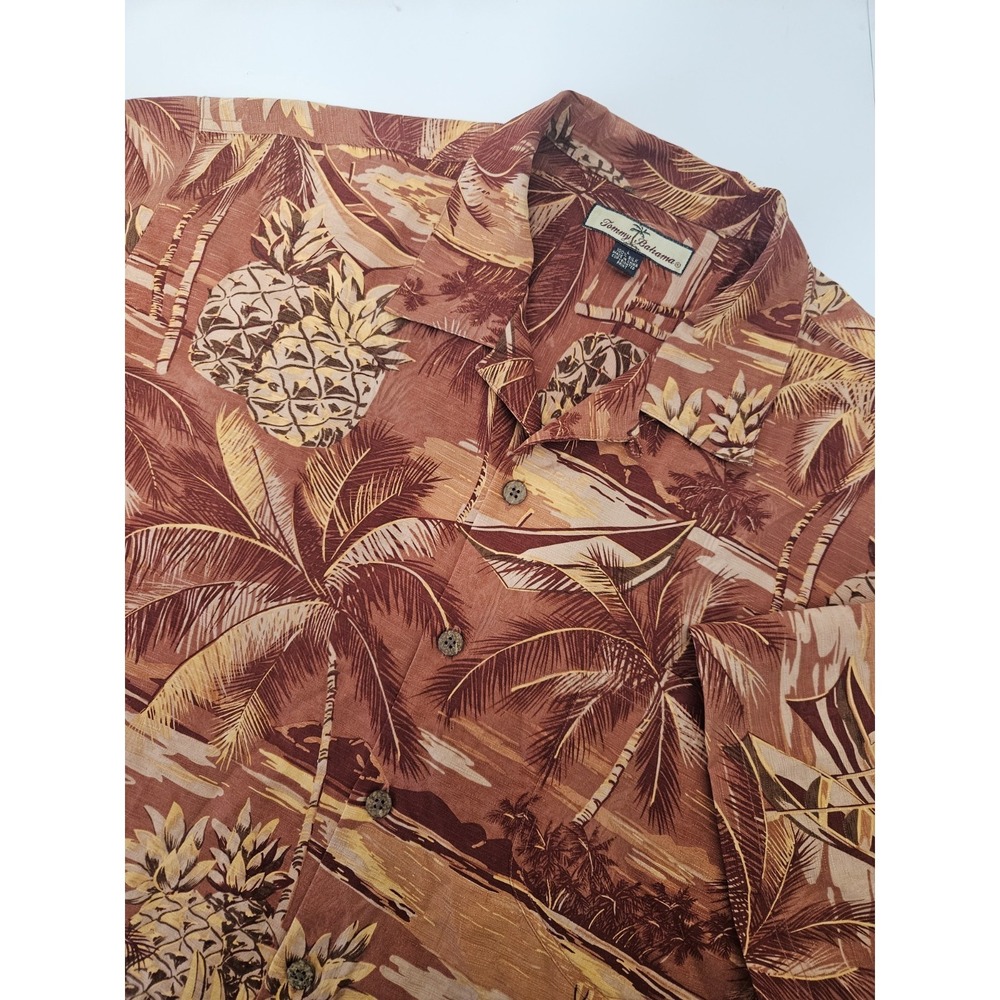 Tommy Bahama Men's Short Sleeve Button Up Silk Pineapple  Hawaiian Shirt Large